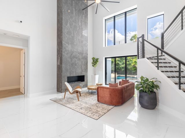 Продажа дома по адресу 2740 NW 69th Street - фото 6864997