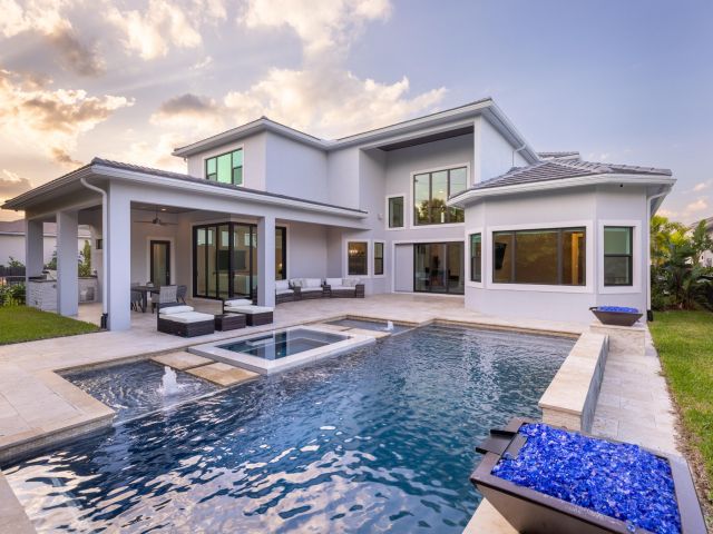 Продажа дома по адресу 2740 NW 69th Street - фото 6865002