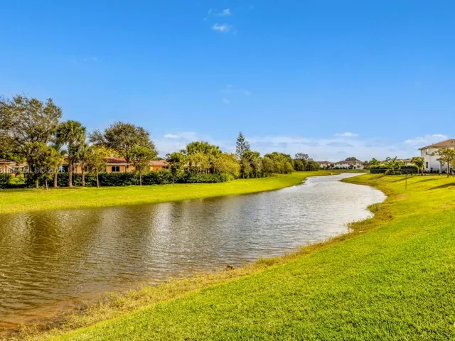 Продажа дома по адресу 4242 Rosa Dr - фото 6870463