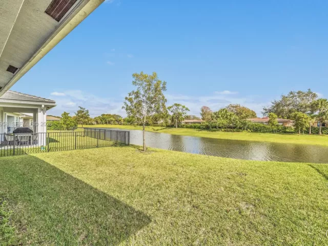 Продажа дома по адресу 4242 Rosa Dr - фото 6870465