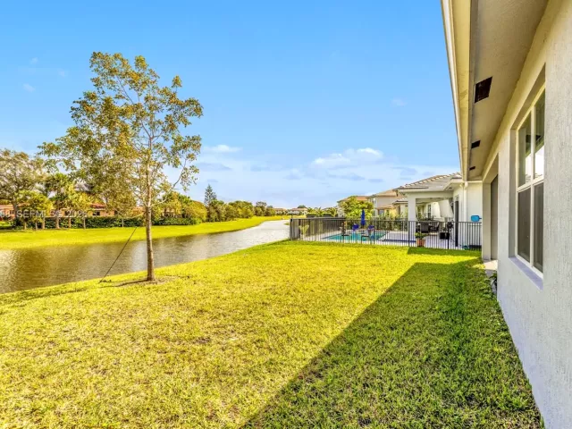 Продажа дома по адресу 4242 Rosa Dr - фото 6870459