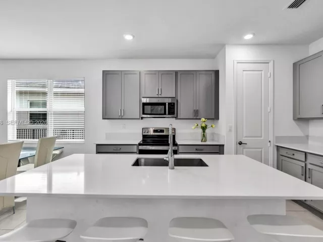 Продажа дома по адресу 4242 Rosa Dr - фото 6870453