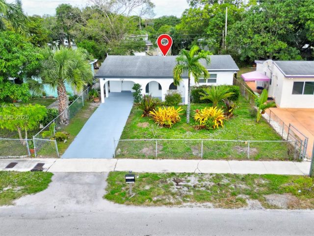 Продажа дома по адресу 1035 NW 11th Ct - фото 7434810