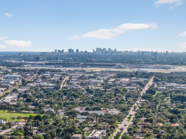 Продажа дома по адресу 314 SW 12th Street - фото 6868901