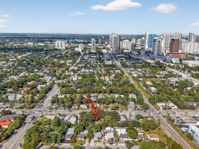 Продажа дома по адресу 314 SW 12th Street - фото 6868907