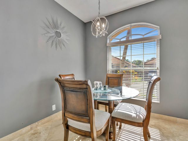 Продажа дома по адресу 7036 Galleon Cove - фото 6864834