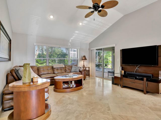 Продажа дома по адресу 7036 Galleon Cove - фото 6864844