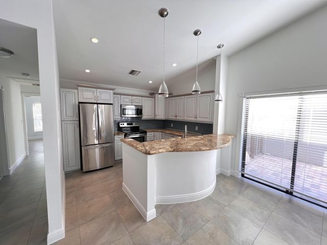 Продажа дома по адресу 21013 Country Creek Drive - фото 6895195