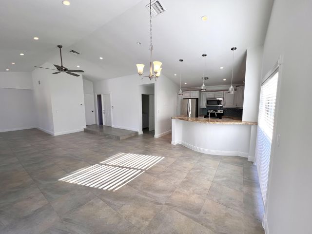 Продажа дома по адресу 21013 Country Creek Drive - фото 6895196