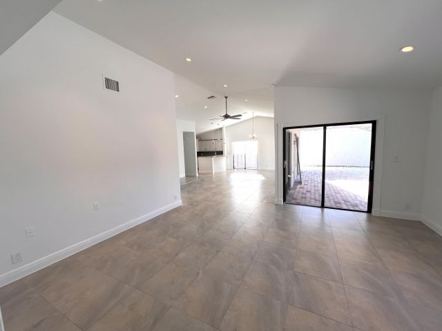 Продажа дома по адресу 21013 Country Creek Drive - фото 6895197