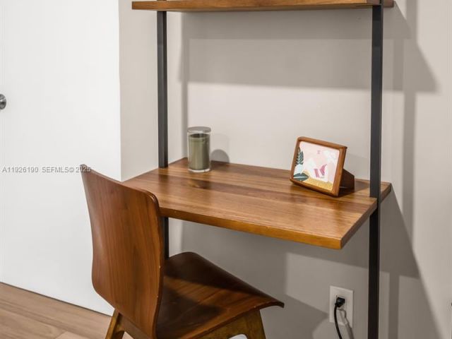 Продажа дома по адресу 1100 NW 7th Ave - фото 6863640