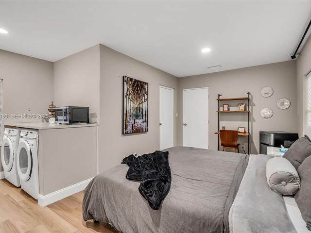 Продажа дома по адресу 1100 NW 7th Ave - фото 6863641