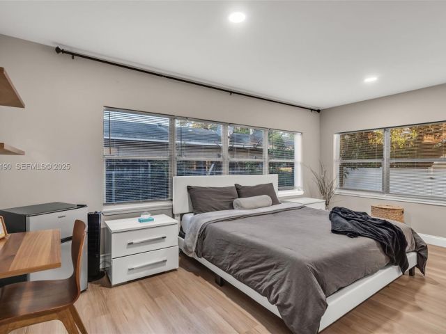 Продажа дома по адресу 1100 NW 7th Ave - фото 6863643