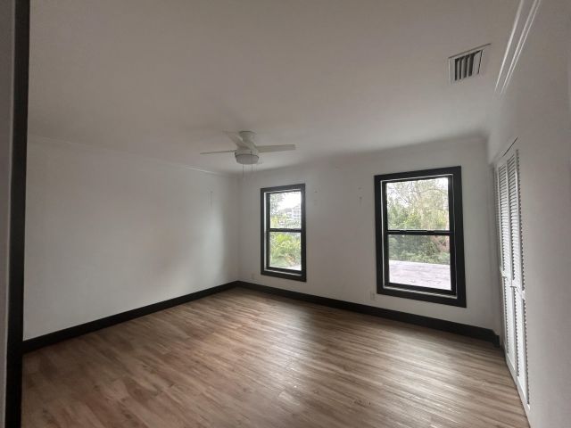 Продажа дома по адресу 2901 Embassy Drive - фото 6864966