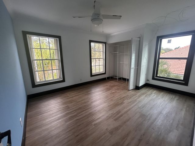 Продажа дома по адресу 2901 Embassy Drive - фото 6864968