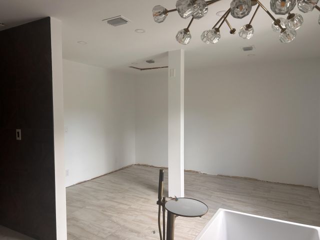 Продажа дома по адресу 2901 Embassy Drive - фото 6864971