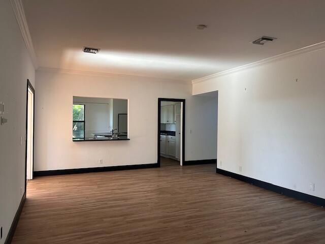 Продажа дома по адресу 2901 Embassy Drive - фото 6864977