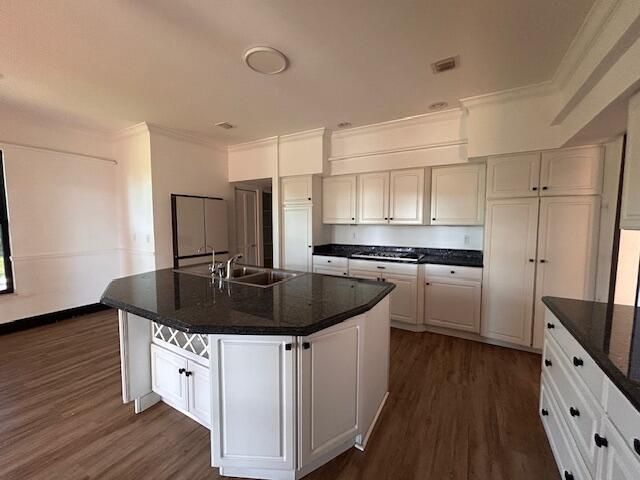 Продажа дома по адресу 2901 Embassy Drive - фото 6864978