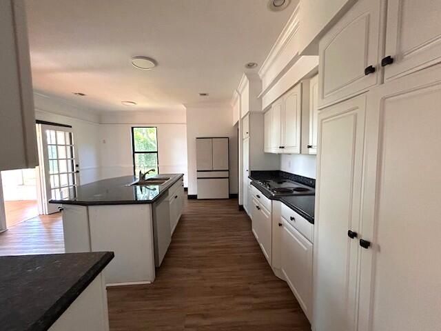 Продажа дома по адресу 2901 Embassy Drive - фото 6864980