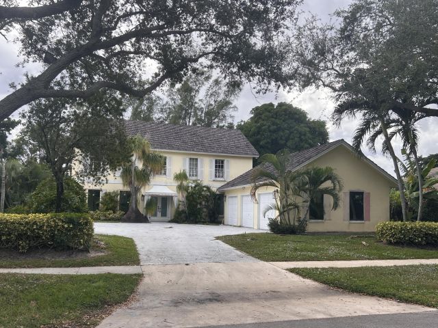 Продажа дома по адресу 2901 Embassy Drive - фото 6864982