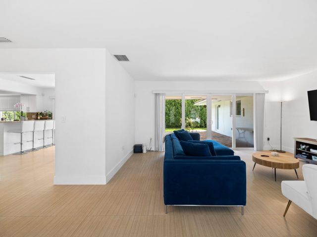 Дом в аренду по адресу 811 Capri Street - фото 6865201