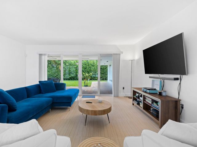 Дом в аренду по адресу 811 Capri Street - фото 6865202