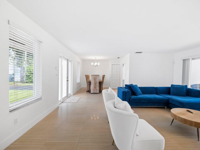 Дом в аренду по адресу 811 Capri Street - фото 6865203