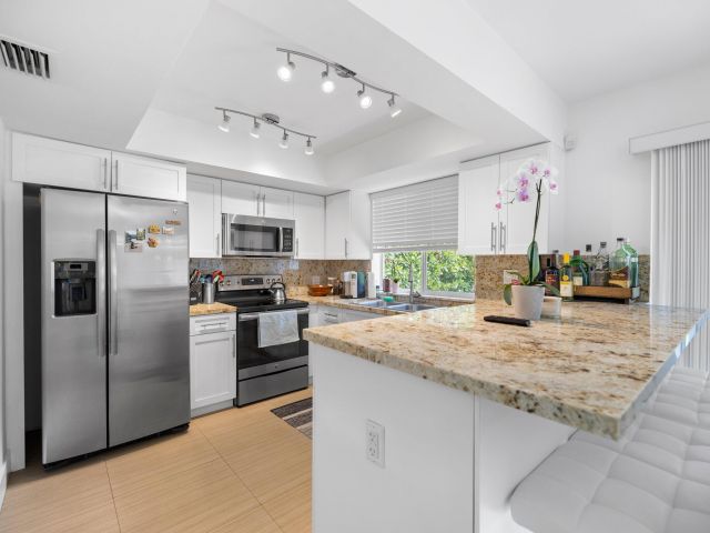 Дом в аренду по адресу 811 Capri Street - фото 6865205