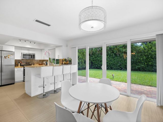 Дом в аренду по адресу 811 Capri Street - фото 6865207