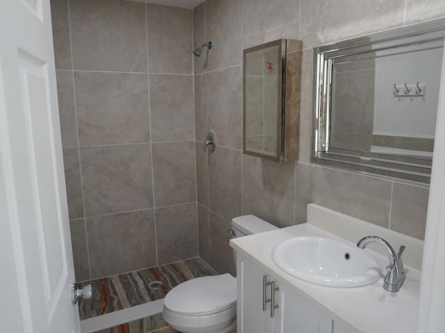 Дом в аренду по адресу 957 Lewis Drive - фото 6865274