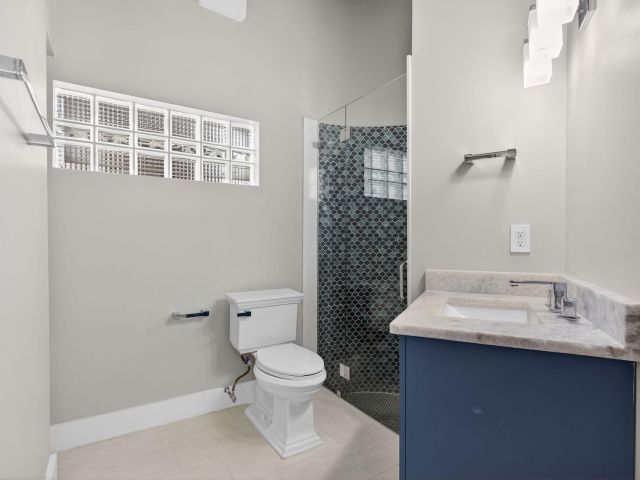 Продажа дома по адресу 491 SE 15th Avenue - фото 6896480