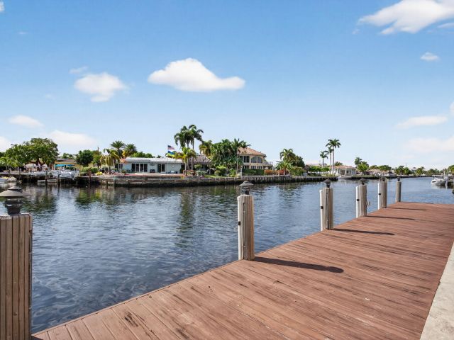 Продажа дома по адресу 491 SE 15th Avenue - фото 6896481