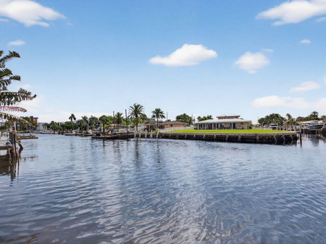 Продажа дома по адресу 491 SE 15th Avenue - фото 6896482