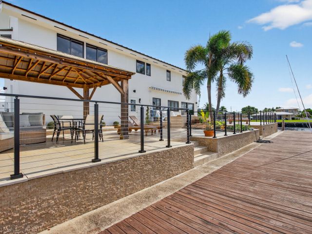 Продажа дома по адресу 491 SE 15th Avenue - фото 6896484