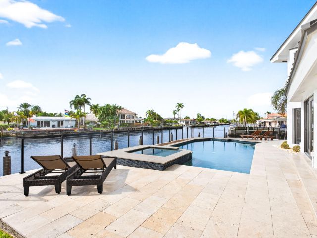 Продажа дома по адресу 491 SE 15th Avenue - фото 6896485