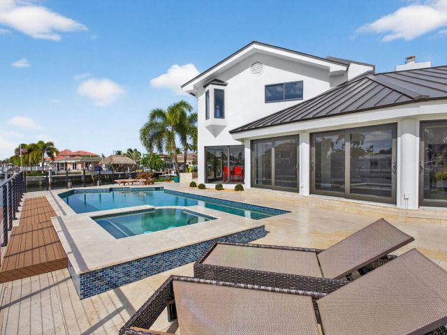 Продажа дома по адресу 491 SE 15th Avenue - фото 6896489