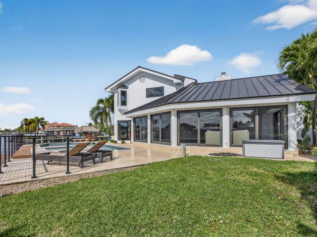 Продажа дома по адресу 491 SE 15th Avenue - фото 6896490