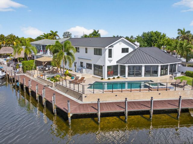 Продажа дома по адресу 491 SE 15th Avenue - фото 6896498