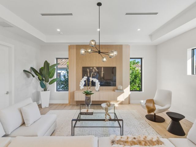 Продажа дома по адресу 334 NE 3rd Street - фото 6865539