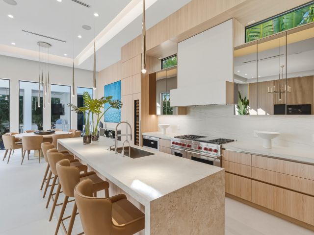 Продажа дома по адресу 334 NE 3rd Street - фото 6865546