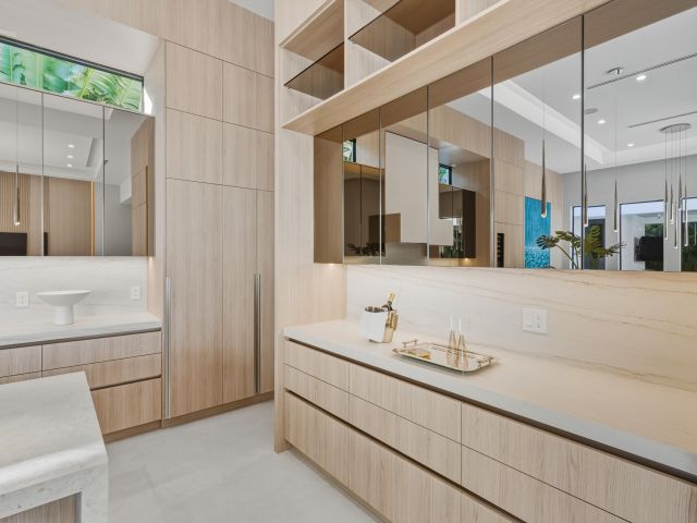 Продажа дома по адресу 334 NE 3rd Street - фото 6865547