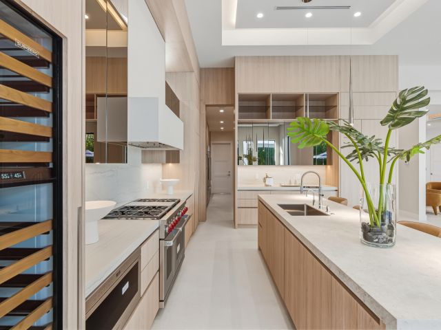 Продажа дома по адресу 334 NE 3rd Street - фото 6865548