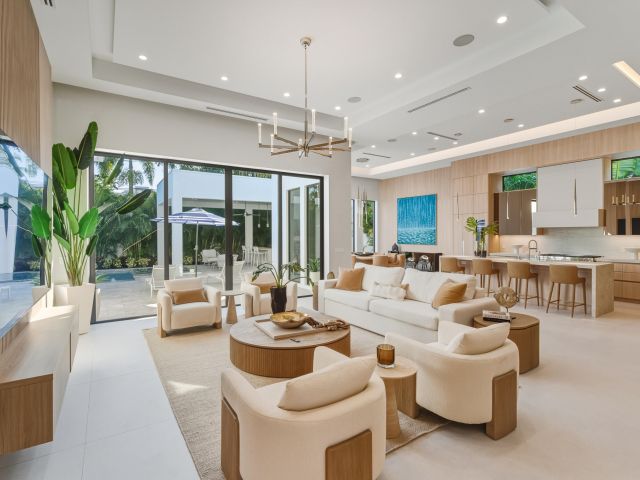 Продажа дома по адресу 334 NE 3rd Street - фото 6865551