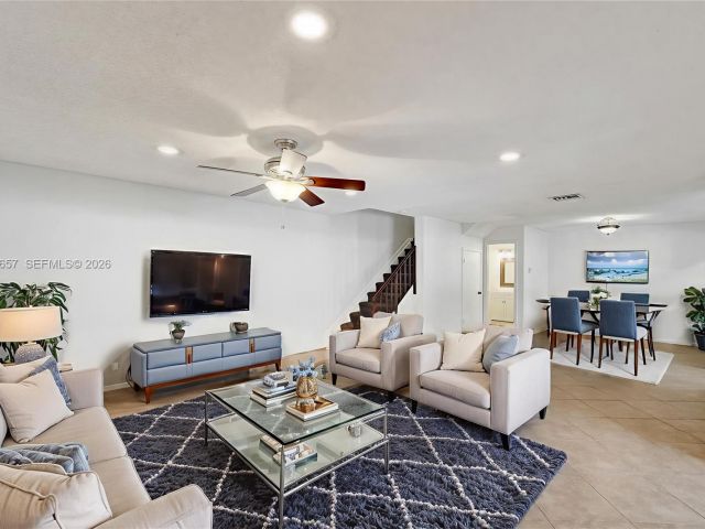 Дом в аренду по адресу 9340 SW 61st Way B - фото 7452786