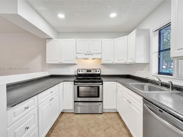 Дом в аренду по адресу 9340 SW 61st Way B - фото 7452789