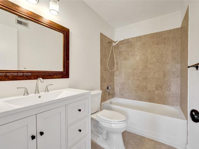 Дом в аренду по адресу 9340 SW 61st Way B - фото 7452797