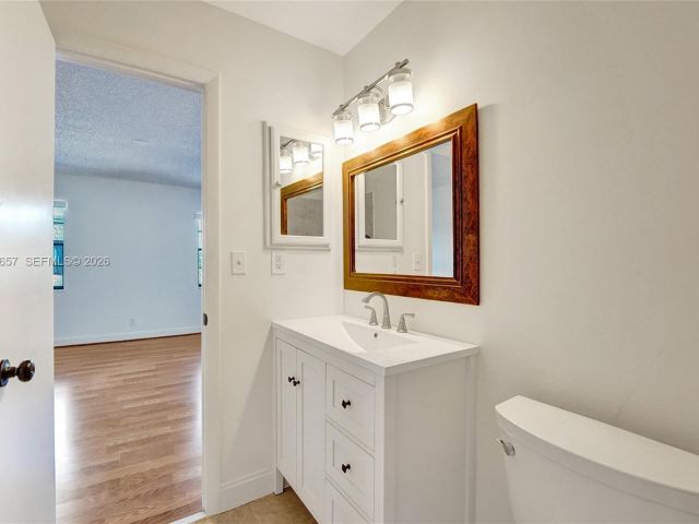 Дом в аренду по адресу 9340 SW 61st Way B - фото 7452798