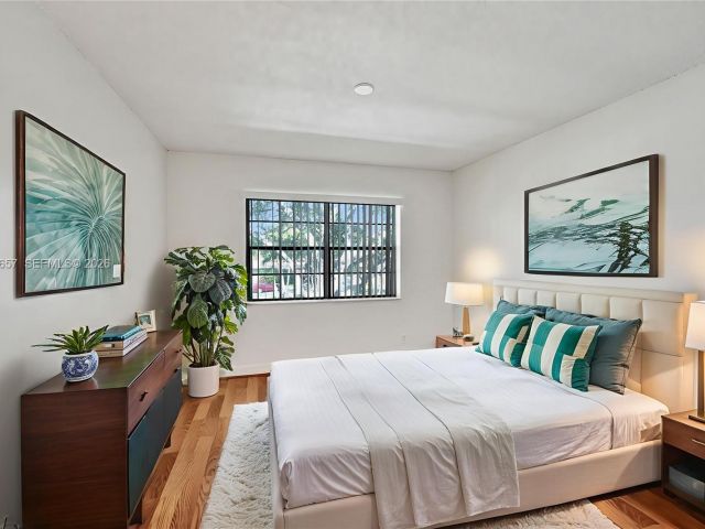 Дом в аренду по адресу 9340 SW 61st Way B - фото 7452802