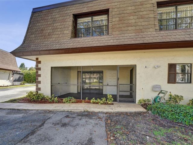 Дом в аренду по адресу 9340 SW 61st Way B - фото 7452805