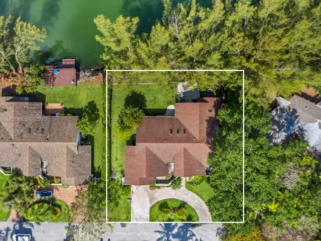 Дом в аренду по адресу 5800 SW 73rd Ave - фото 6868161